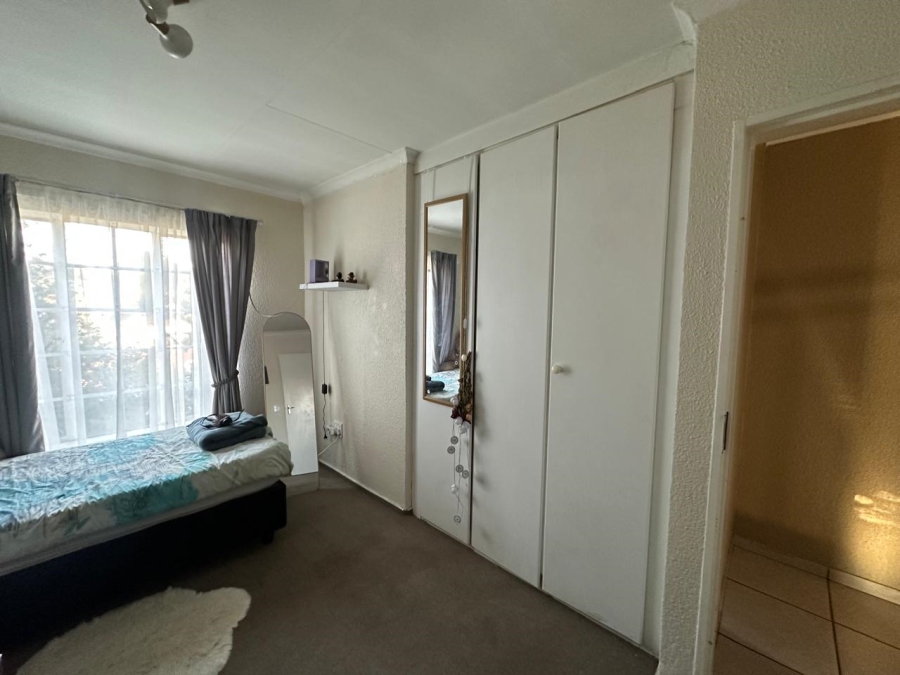 3 Bedroom Property for Sale in Wilgeheuwel Gauteng