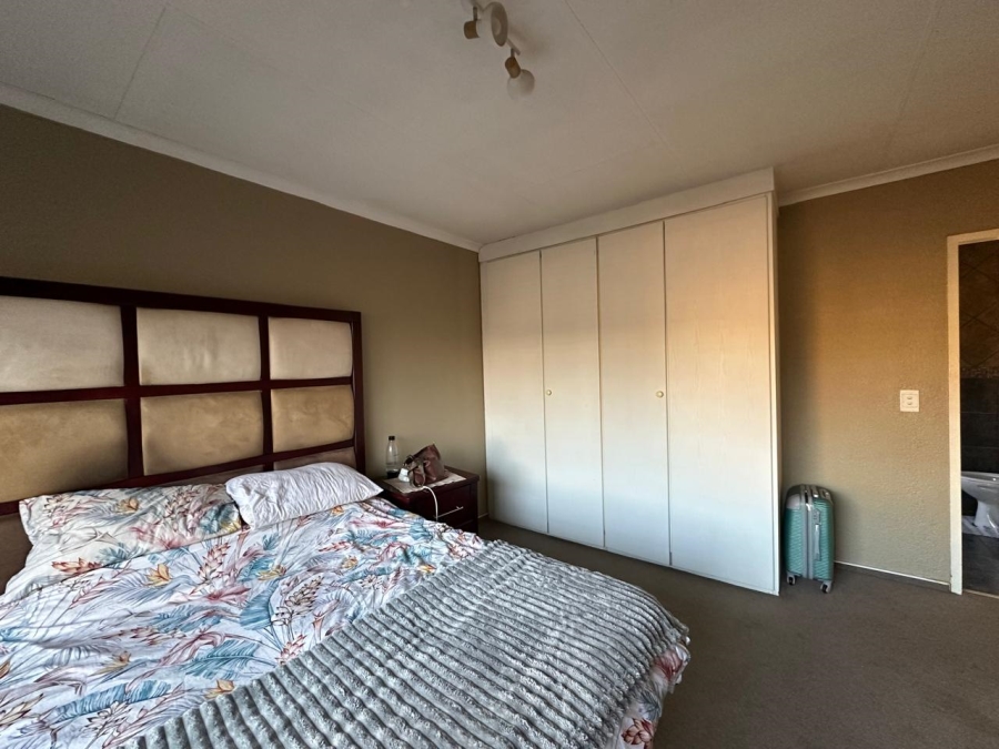 3 Bedroom Property for Sale in Wilgeheuwel Gauteng