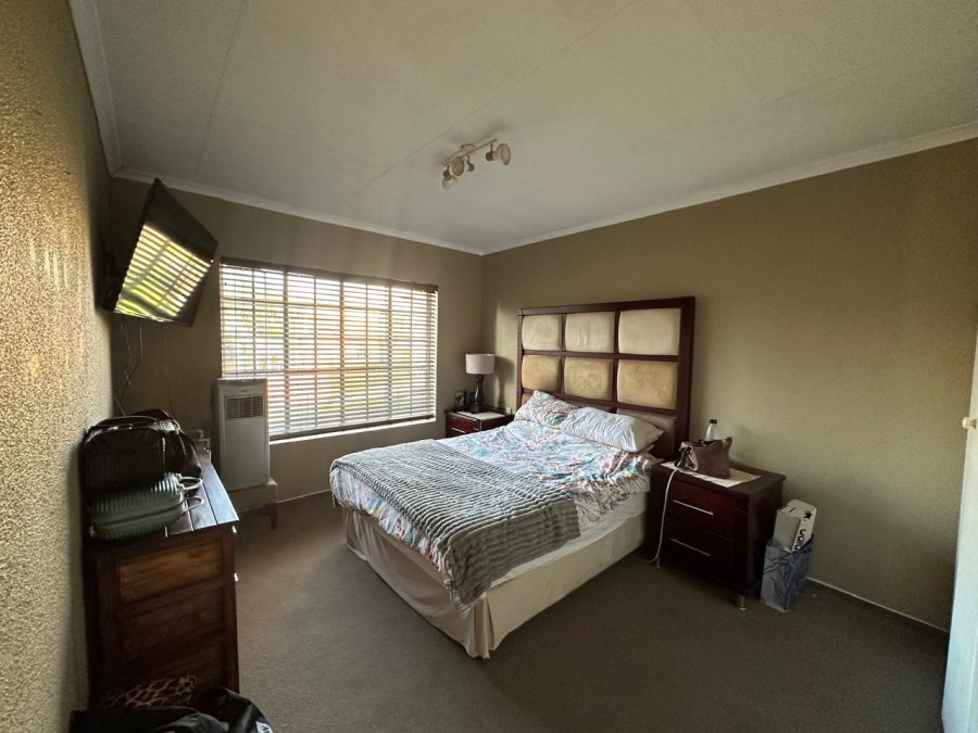 3 Bedroom Property for Sale in Wilgeheuwel Gauteng