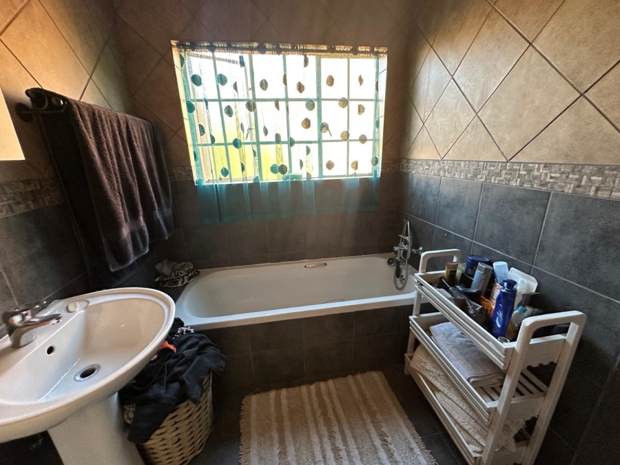 3 Bedroom Property for Sale in Wilgeheuwel Gauteng