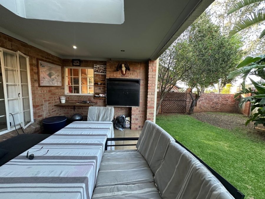 3 Bedroom Property for Sale in Wilgeheuwel Gauteng