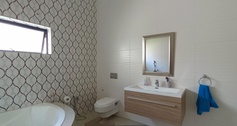 4 Bedroom Property for Sale in Copperleaf Estate Gauteng