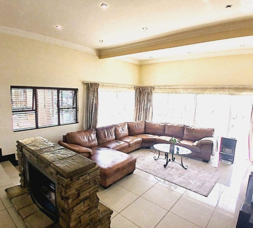 4 Bedroom Property for Sale in Blue Valley Golf Estate Gauteng