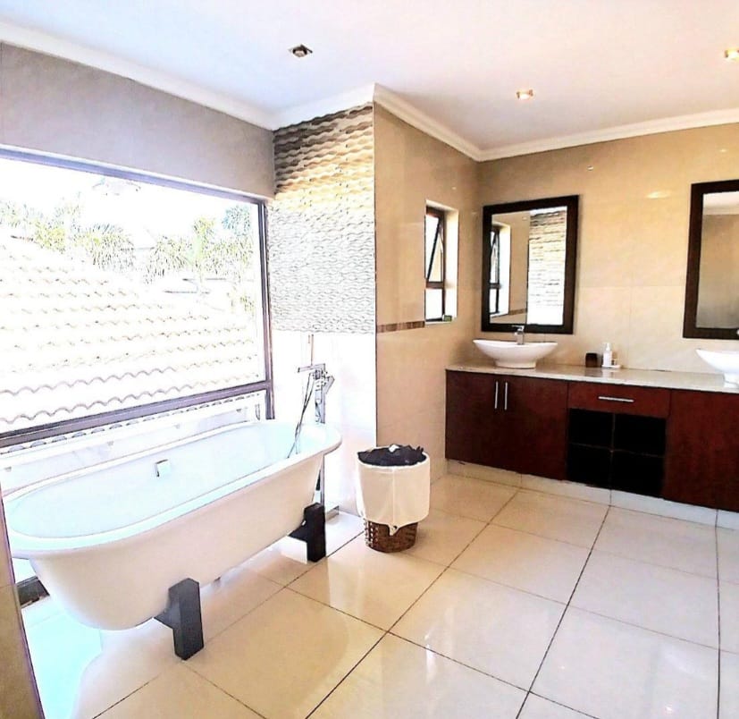 4 Bedroom Property for Sale in Blue Valley Golf Estate Gauteng