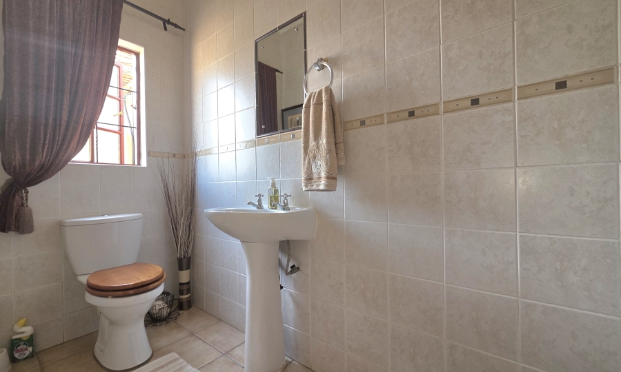 7 Bedroom Property for Sale in Raslouw A H Gauteng