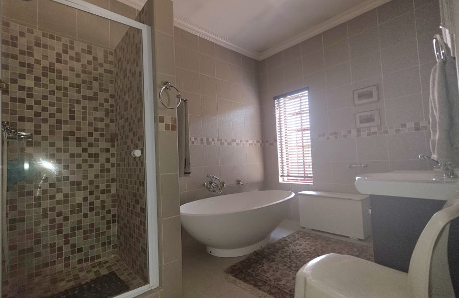 7 Bedroom Property for Sale in Raslouw A H Gauteng