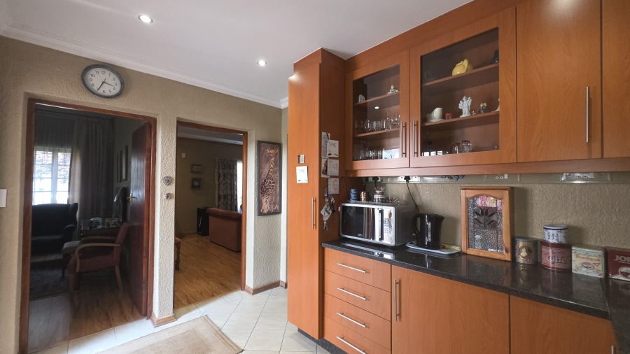 7 Bedroom Property for Sale in Raslouw A H Gauteng