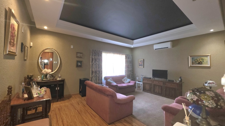 7 Bedroom Property for Sale in Raslouw A H Gauteng