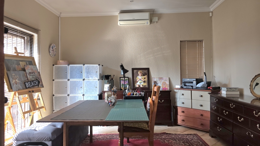 7 Bedroom Property for Sale in Raslouw A H Gauteng