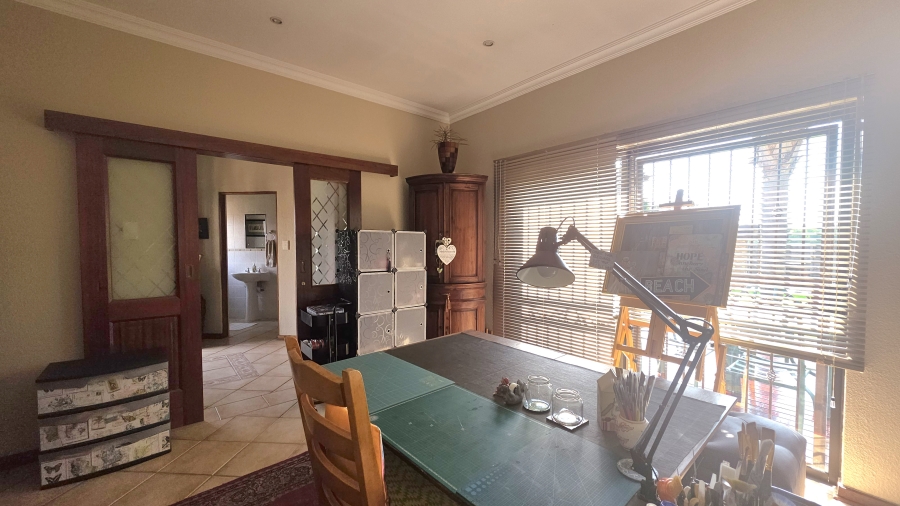 7 Bedroom Property for Sale in Raslouw A H Gauteng