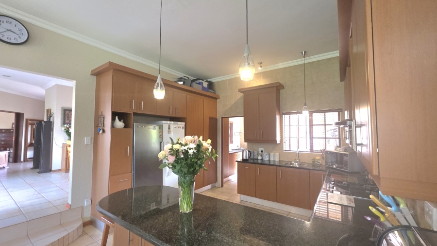 7 Bedroom Property for Sale in Raslouw A H Gauteng