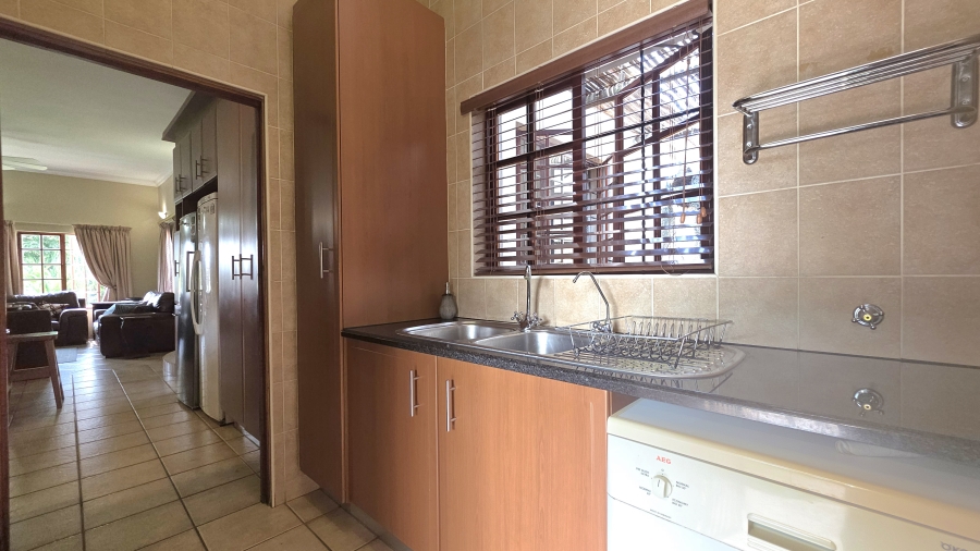 7 Bedroom Property for Sale in Raslouw A H Gauteng