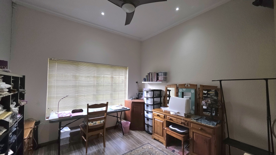 7 Bedroom Property for Sale in Raslouw A H Gauteng