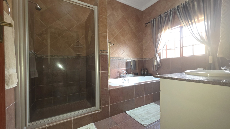 7 Bedroom Property for Sale in Raslouw A H Gauteng