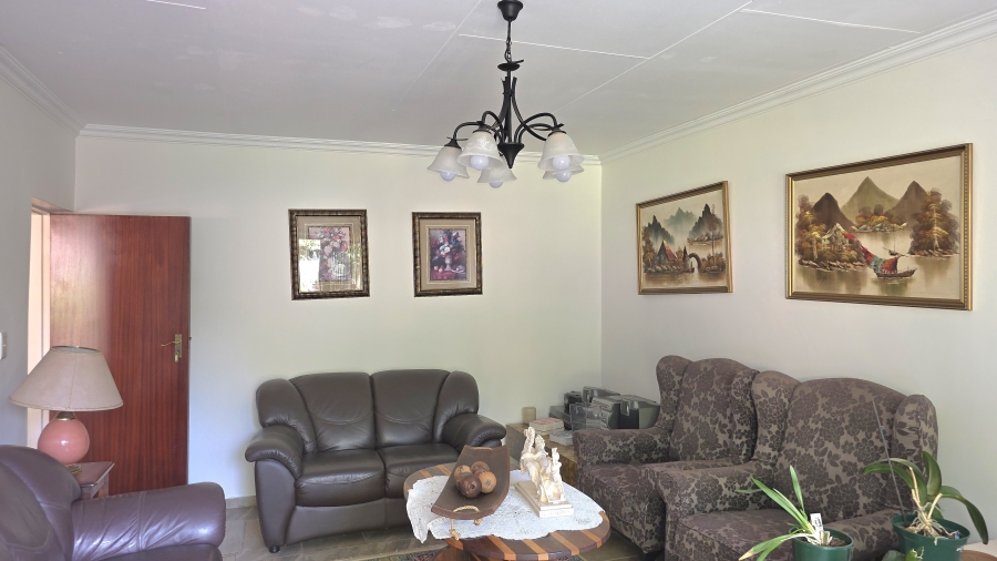 7 Bedroom Property for Sale in Raslouw A H Gauteng