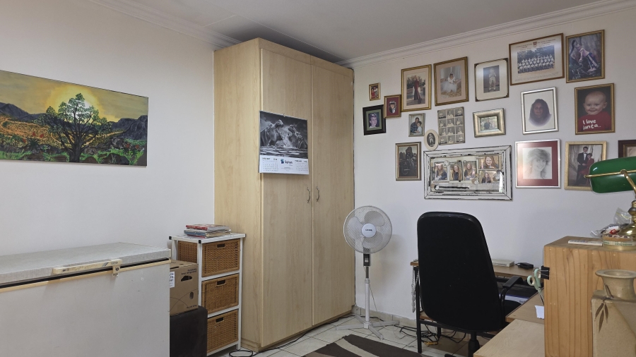 7 Bedroom Property for Sale in Raslouw A H Gauteng