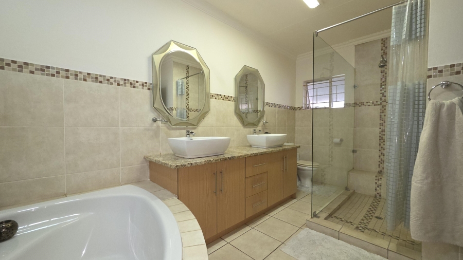 7 Bedroom Property for Sale in Raslouw A H Gauteng