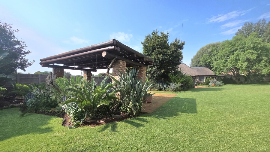 7 Bedroom Property for Sale in Raslouw A H Gauteng