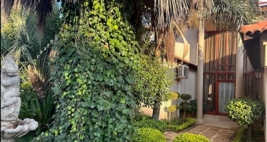 6 Bedroom Property for Sale in Blue Valley Golf Estate Gauteng