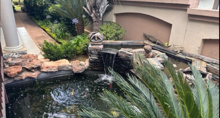 6 Bedroom Property for Sale in Blue Valley Golf Estate Gauteng