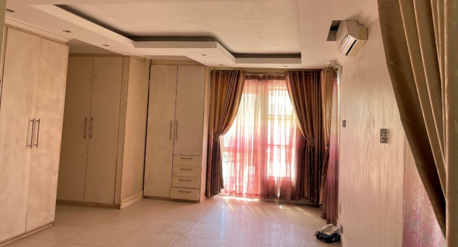 6 Bedroom Property for Sale in Blue Valley Golf Estate Gauteng