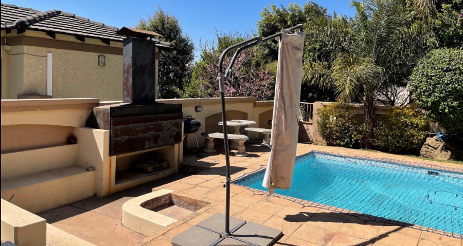 6 Bedroom Property for Sale in Blue Valley Golf Estate Gauteng