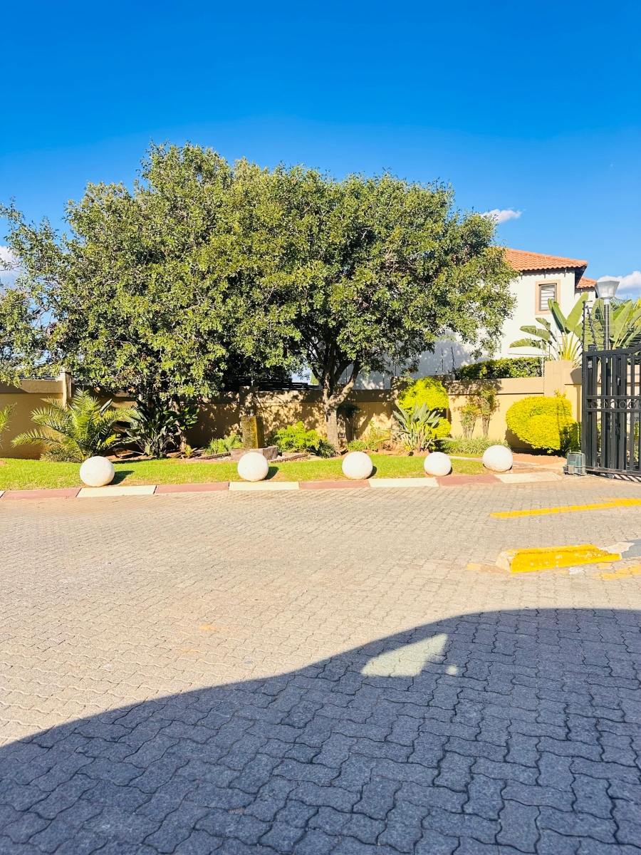 To Let 3 Bedroom Property for Rent in Noordwyk Gauteng