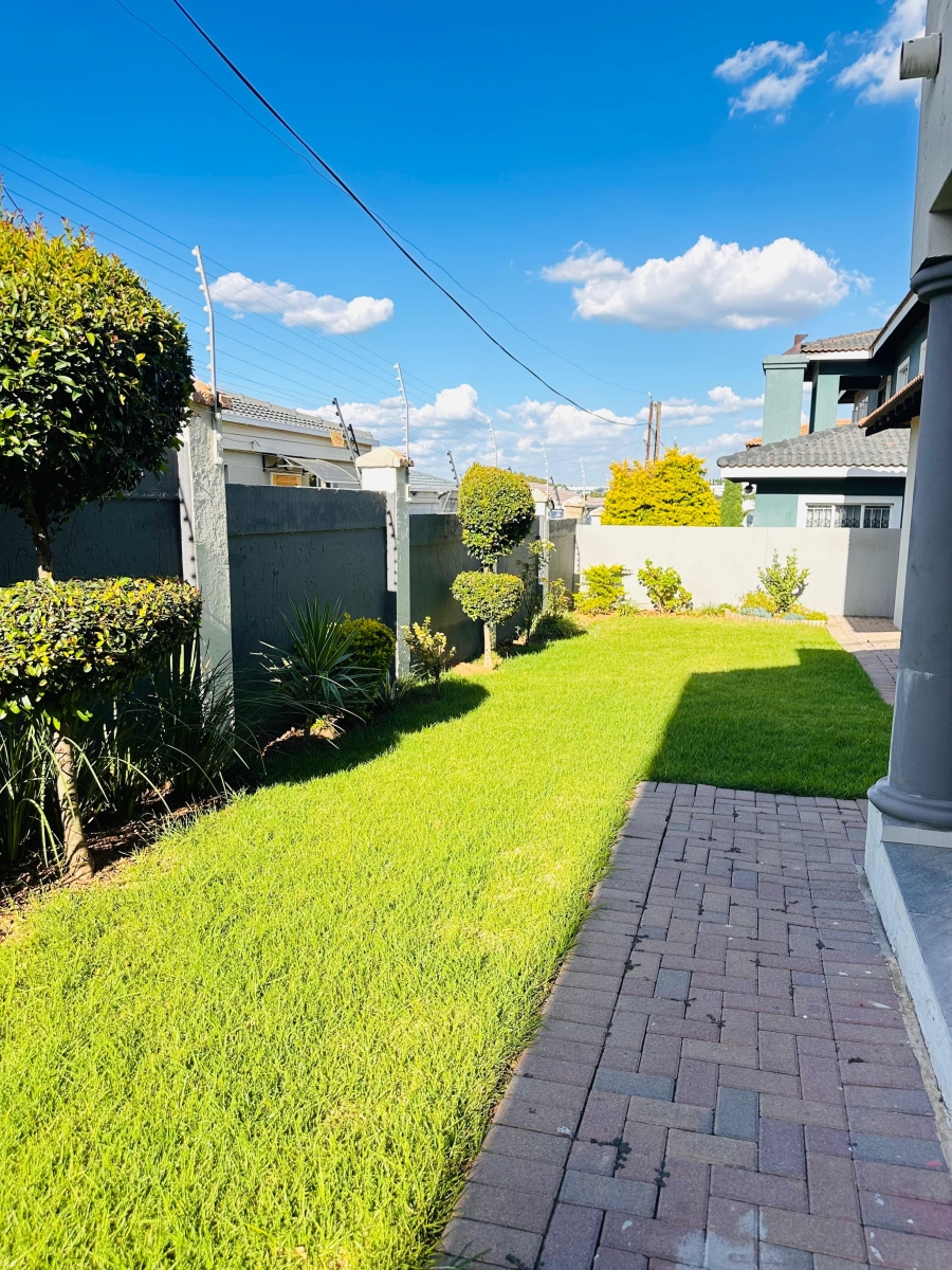 To Let 3 Bedroom Property for Rent in Noordwyk Gauteng