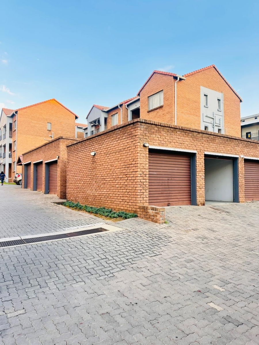 2 Bedroom Property for Sale in Vorna Valley Gauteng