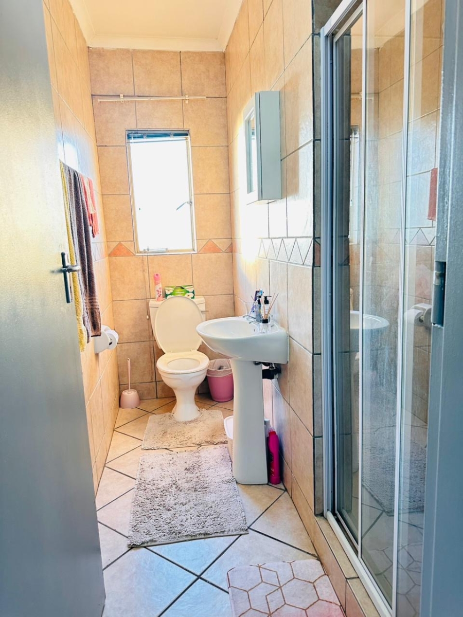 2 Bedroom Property for Sale in Vorna Valley Gauteng