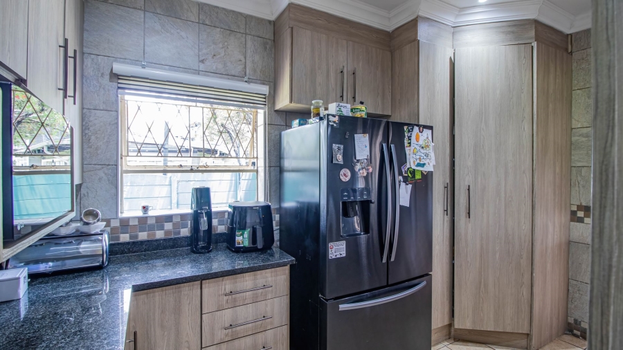 3 Bedroom Property for Sale in Illiondale Gauteng