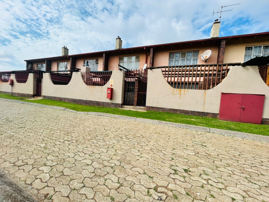 2 Bedroom Property for Sale in East Geduld Gauteng