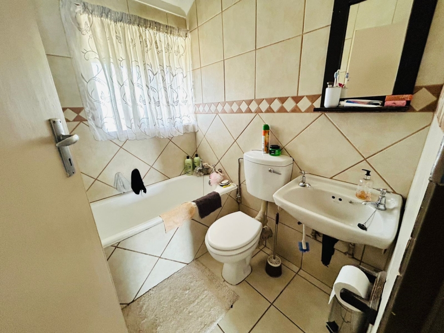 2 Bedroom Property for Sale in East Geduld Gauteng