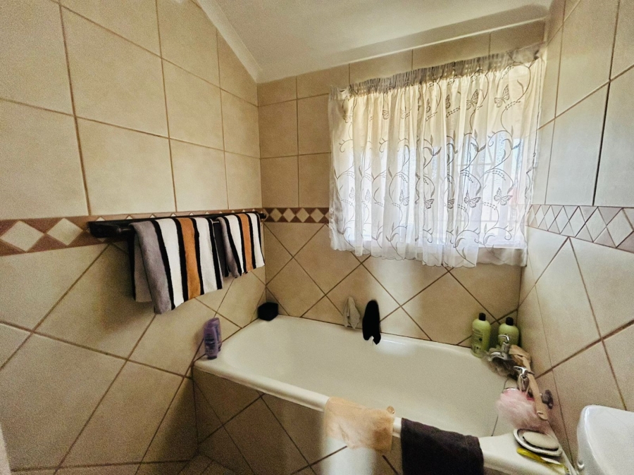 2 Bedroom Property for Sale in East Geduld Gauteng