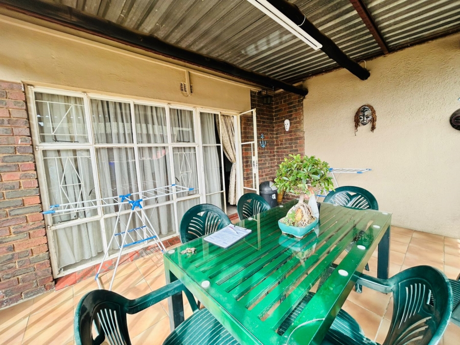 2 Bedroom Property for Sale in East Geduld Gauteng