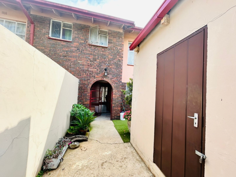 2 Bedroom Property for Sale in East Geduld Gauteng