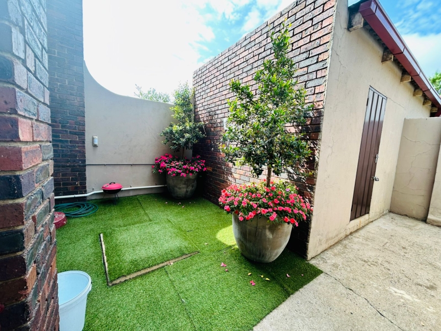 2 Bedroom Property for Sale in East Geduld Gauteng