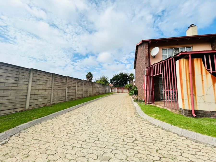 2 Bedroom Property for Sale in East Geduld Gauteng