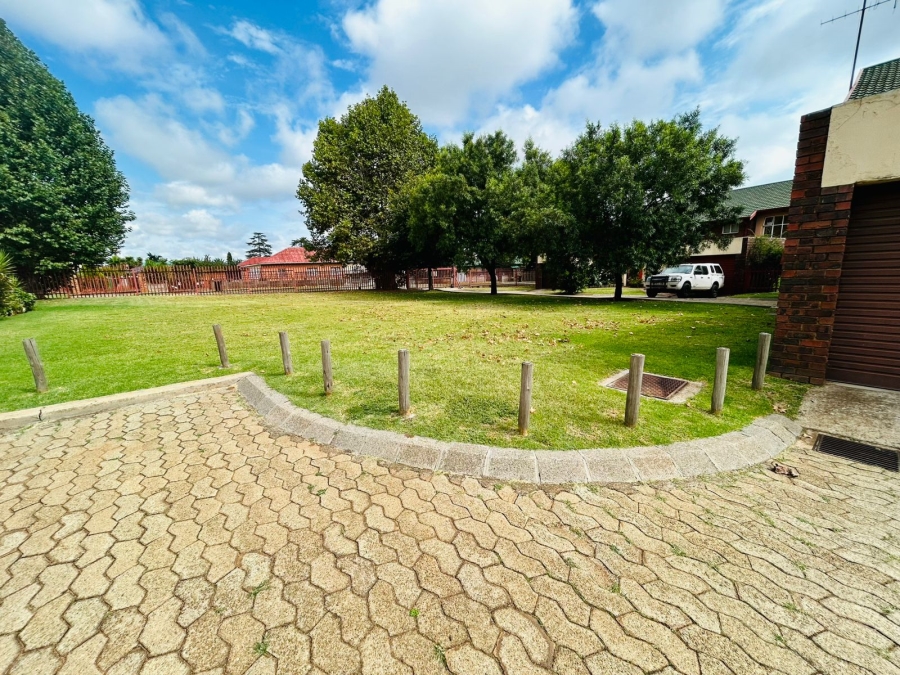 2 Bedroom Property for Sale in East Geduld Gauteng