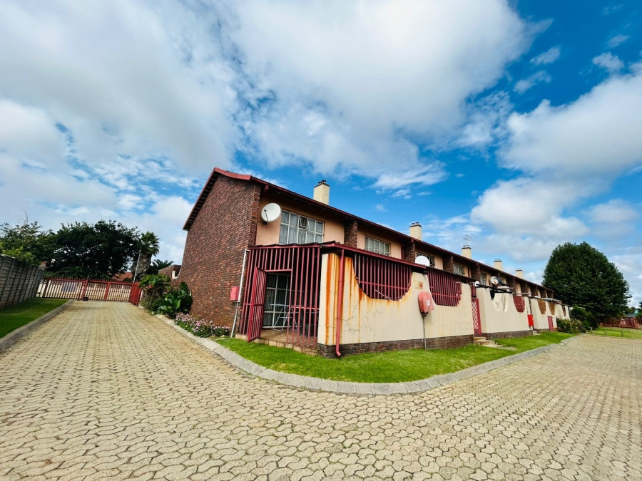 2 Bedroom Property for Sale in East Geduld Gauteng