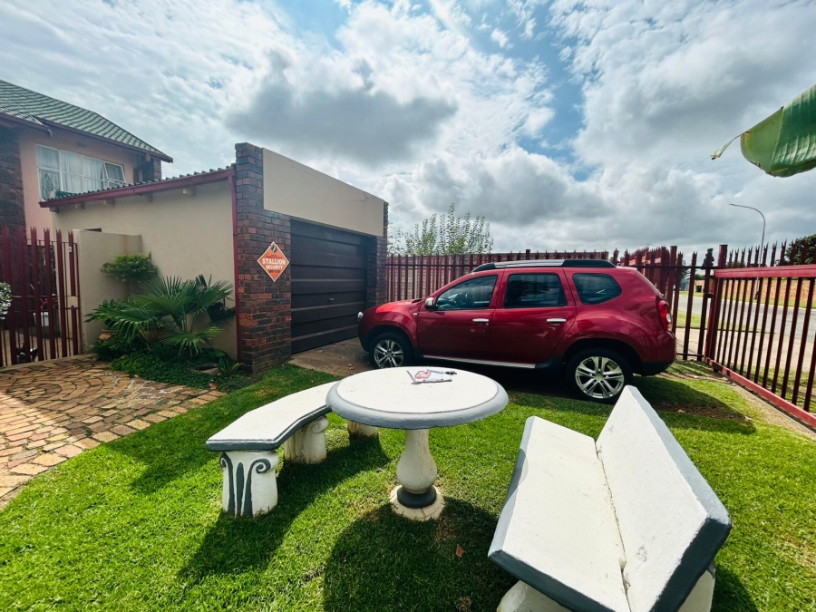 2 Bedroom Property for Sale in East Geduld Gauteng