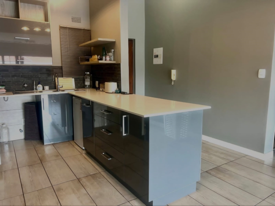 To Let 2 Bedroom Property for Rent in Sandown Gauteng