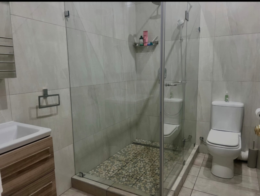 To Let 2 Bedroom Property for Rent in Sandown Gauteng