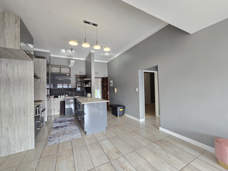 To Let 2 Bedroom Property for Rent in Sandown Gauteng