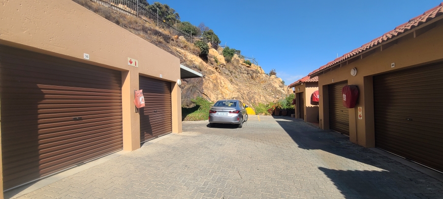2 Bedroom Property for Sale in Sunnyrock Gauteng