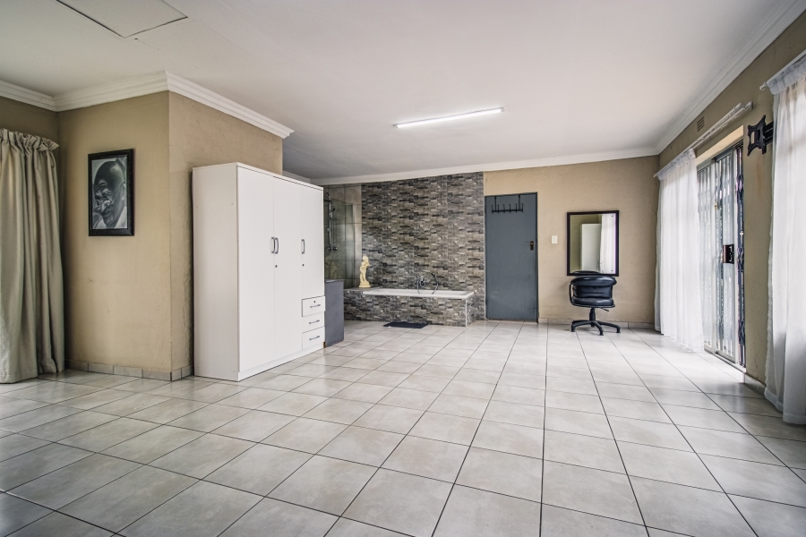 3 Bedroom Property for Sale in Glen Marais Gauteng