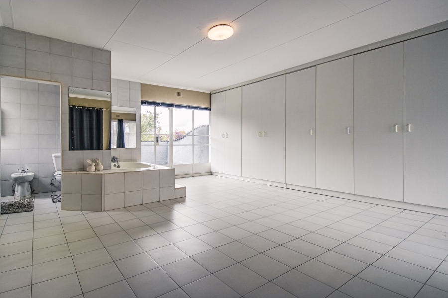 3 Bedroom Property for Sale in Glen Marais Gauteng