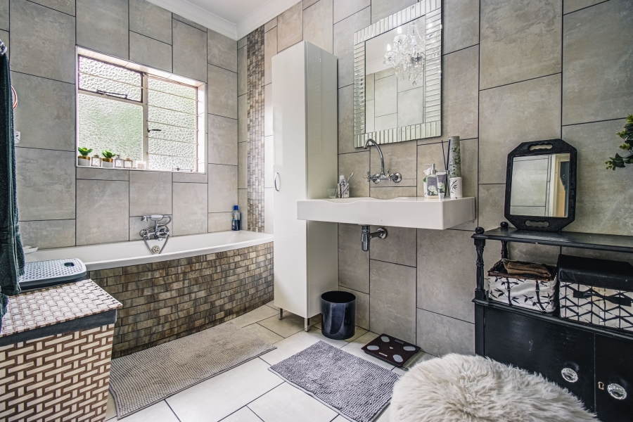 3 Bedroom Property for Sale in Glen Marais Gauteng