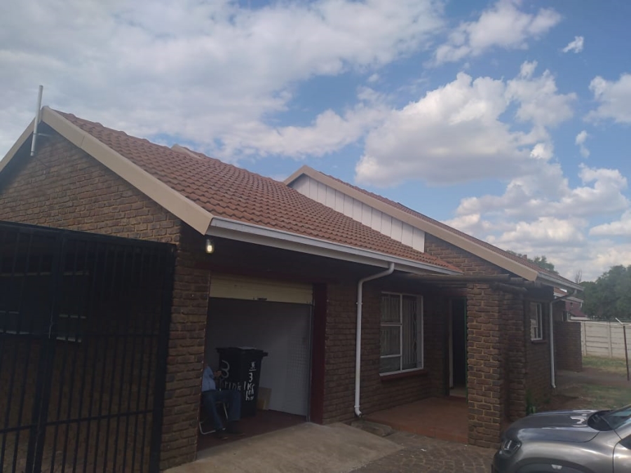 3 Bedroom Property for Sale in Brackenhurst Gauteng