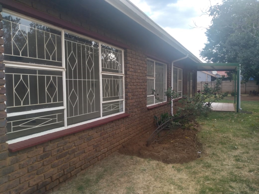 3 Bedroom Property for Sale in Brackenhurst Gauteng